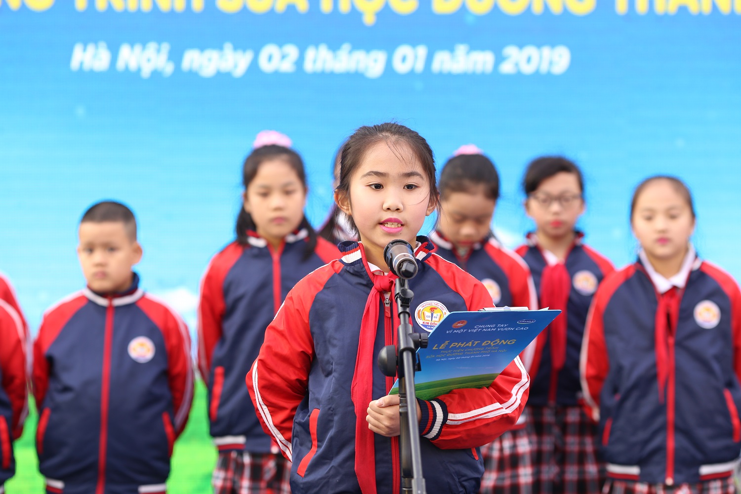 Hà[-]Nội[-]đồng[-]loạt[-]cho[-]trẻ[-]em[-]uống[-]sữa[-]học[-]đường[-]từ[-]năm[-]2019